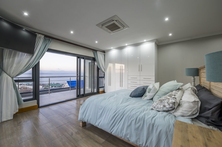 6 Bedroom Property for Sale in Mossel Bay Central Western Cape